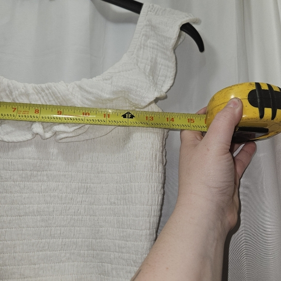 American Eagle White Ribbed Ruffle Cropped Top! - Picture 4 of 5